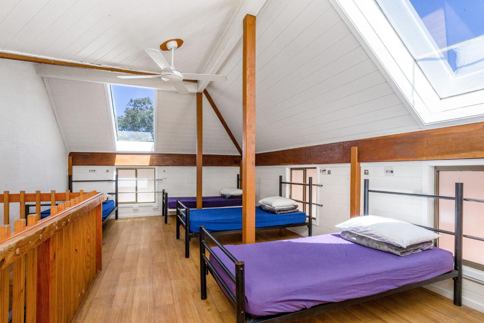 Bed 10-Bed Female Dormitory Room age 18 35 years only