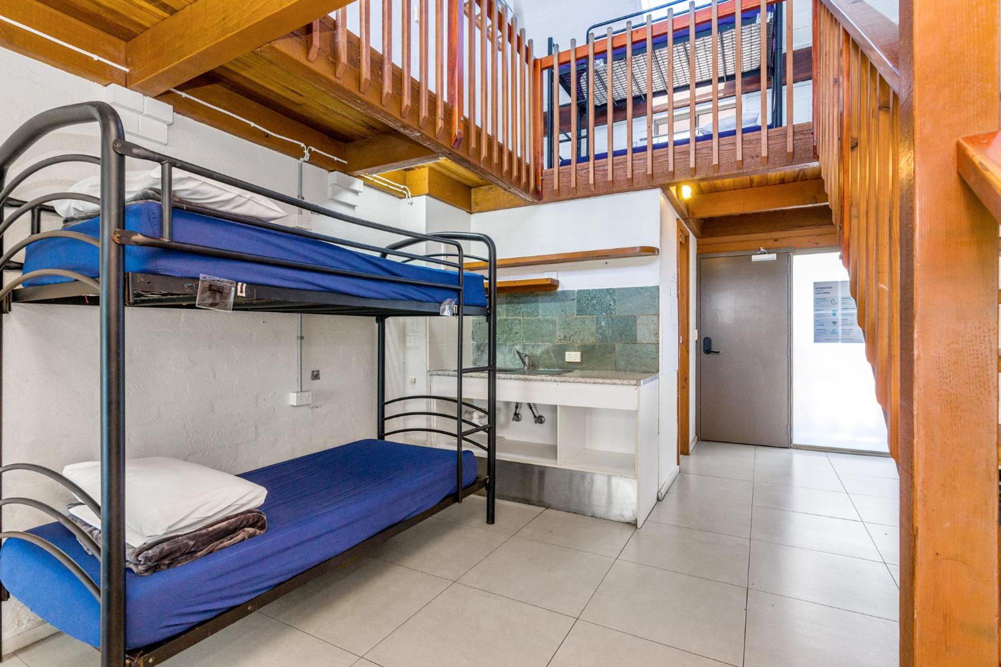 Bed 10-Bed Female Dormitory Room age 18 35 years only